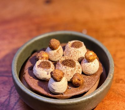 Crémeux chocolat noir tuile de grué de cacao mousse chocolat au lait jivara noisette caramélisée